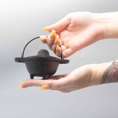 Cast Iron Cauldron with Pentangle 5x9cm